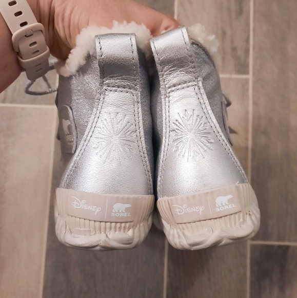 Sorel x Disney Frozen Out 'N About Waterproof Faux Shearling Bootie 6 NWT - Picture 3 of 7